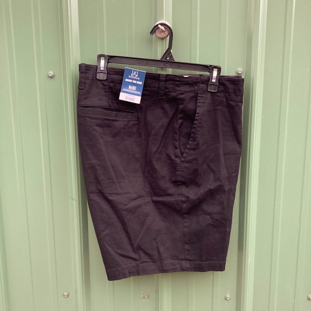 Men’s Black Above The Knee Flat Front Shorts Size 42